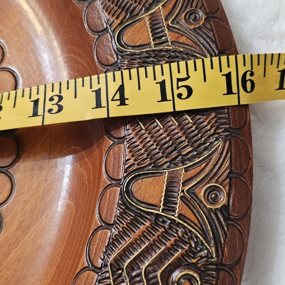 VINTAGE ROUND HAND CARVED WOODEN PLATE - Picture 7 of 7